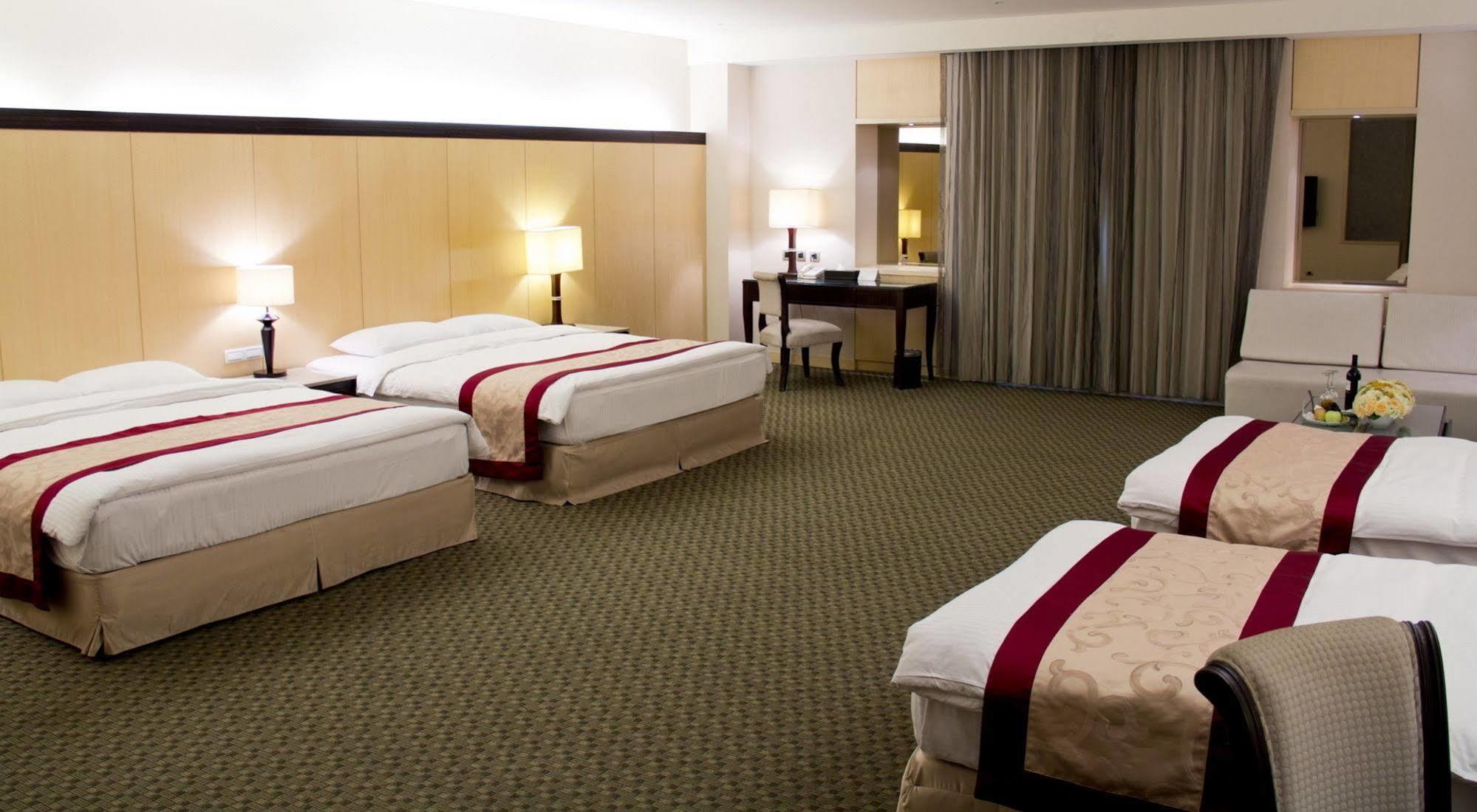 Queena Plaza Hotel Tainan Eksteriør bilde