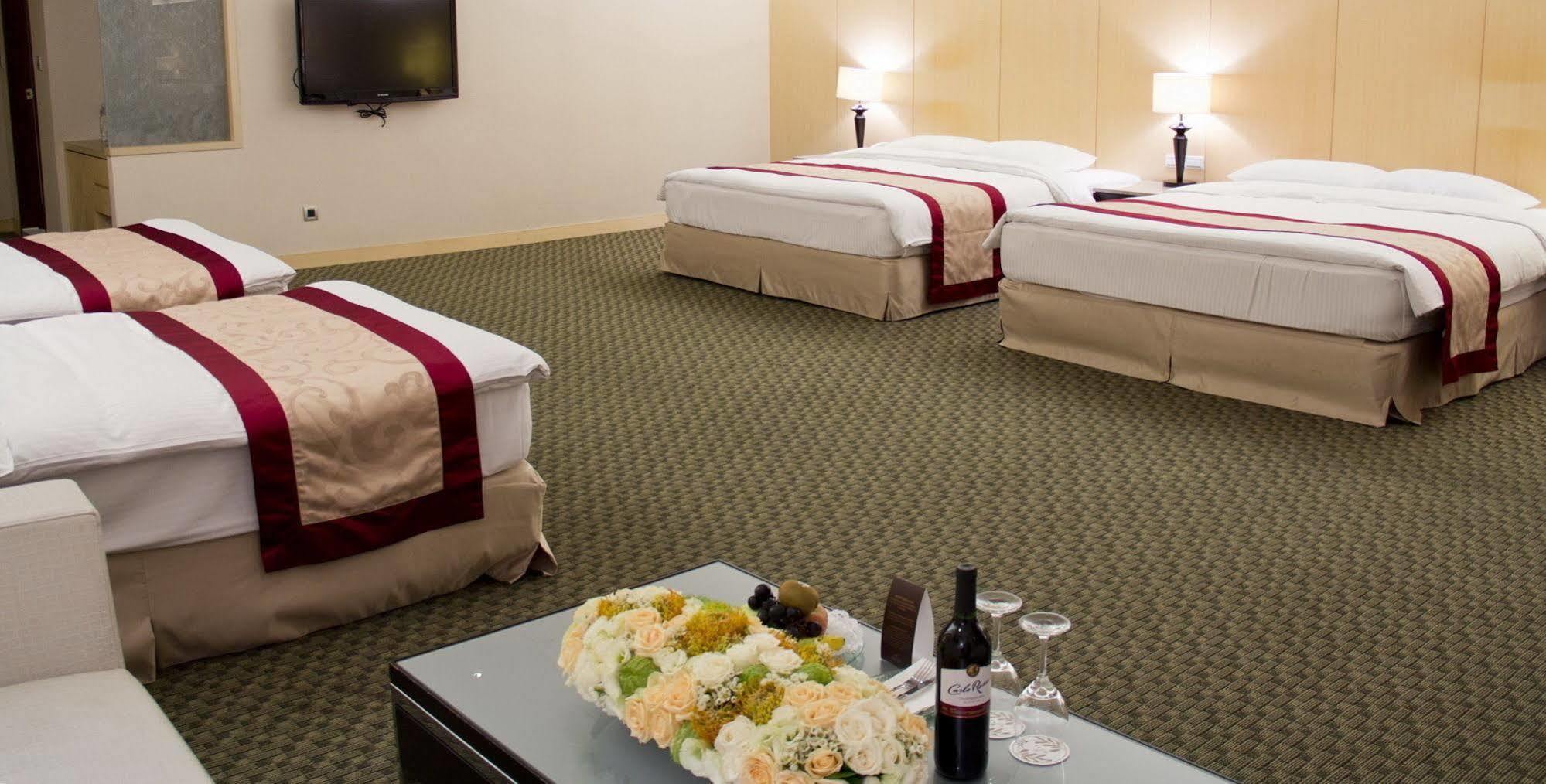 Queena Plaza Hotel Tainan Eksteriør bilde
